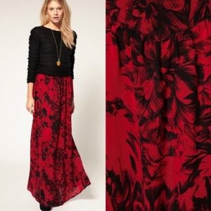 Vintage 90s Red and Black Floral High-Rise Aline Skirt 🌿